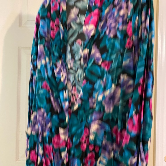 Ladies flowery jacket top - Picture 2 of 2